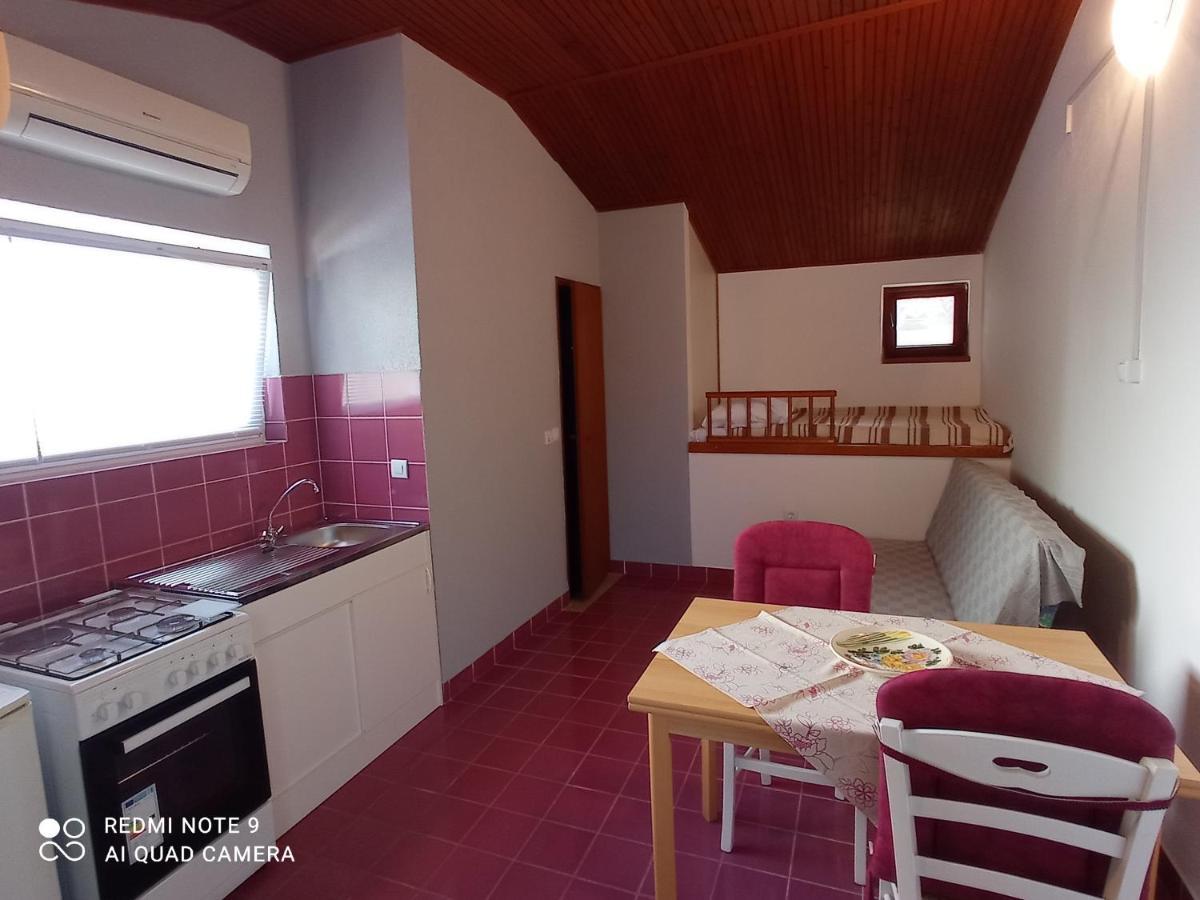 Studio Apartman Premantura Luaran gambar