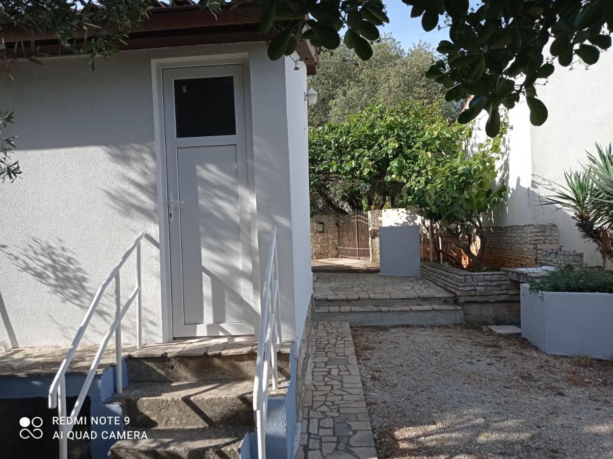 Studio Apartman Premantura Luaran gambar