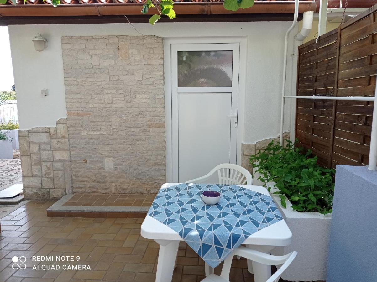 Studio Apartman Premantura Luaran gambar