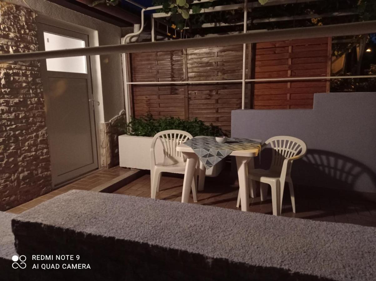 Studio Apartman Premantura Luaran gambar