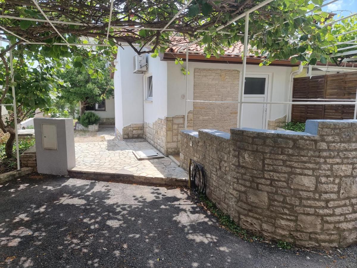 Studio Apartman Premantura Luaran gambar
